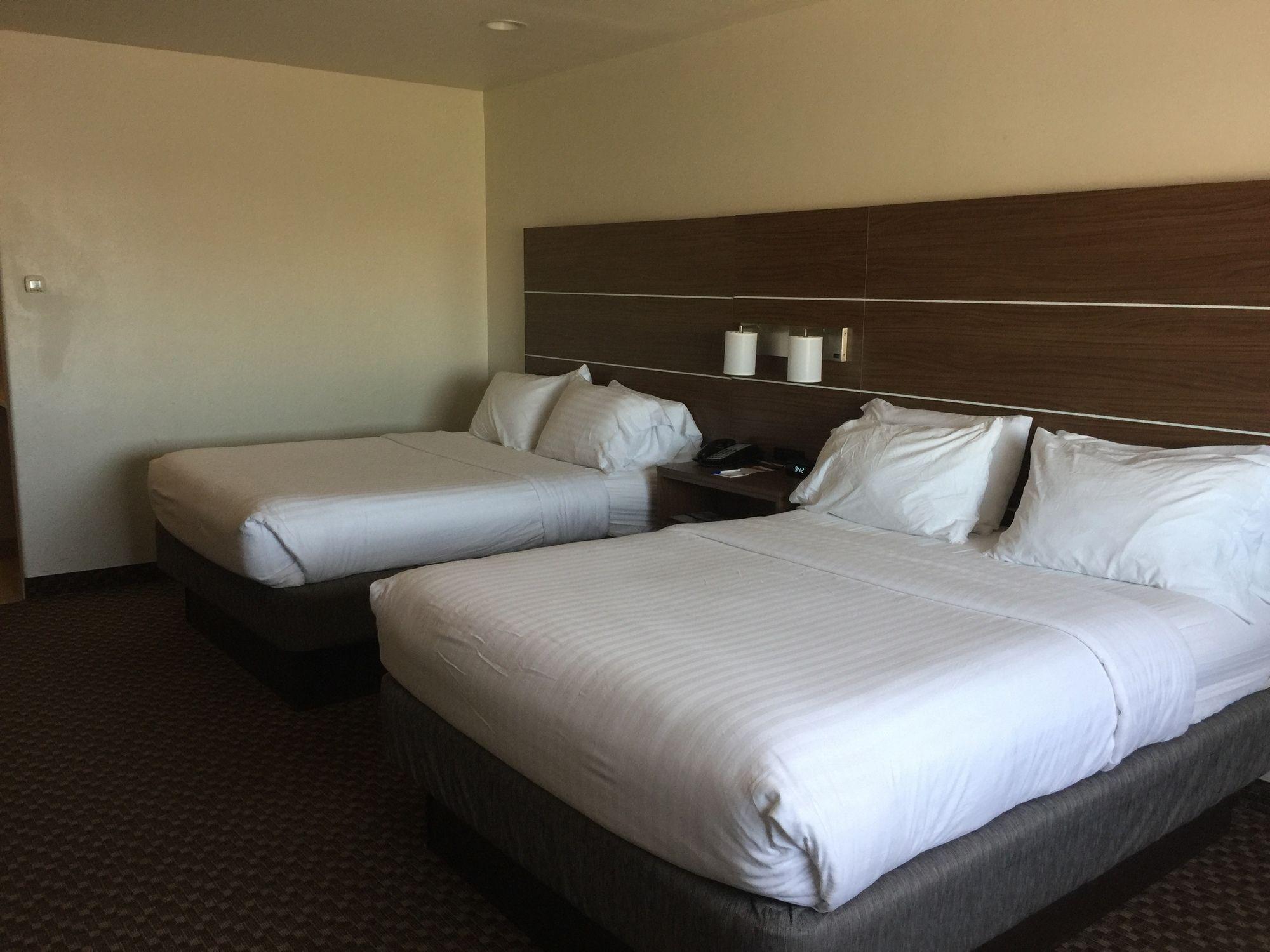 Holiday Inn Express Santa Rosa By Ihg Buitenkant foto